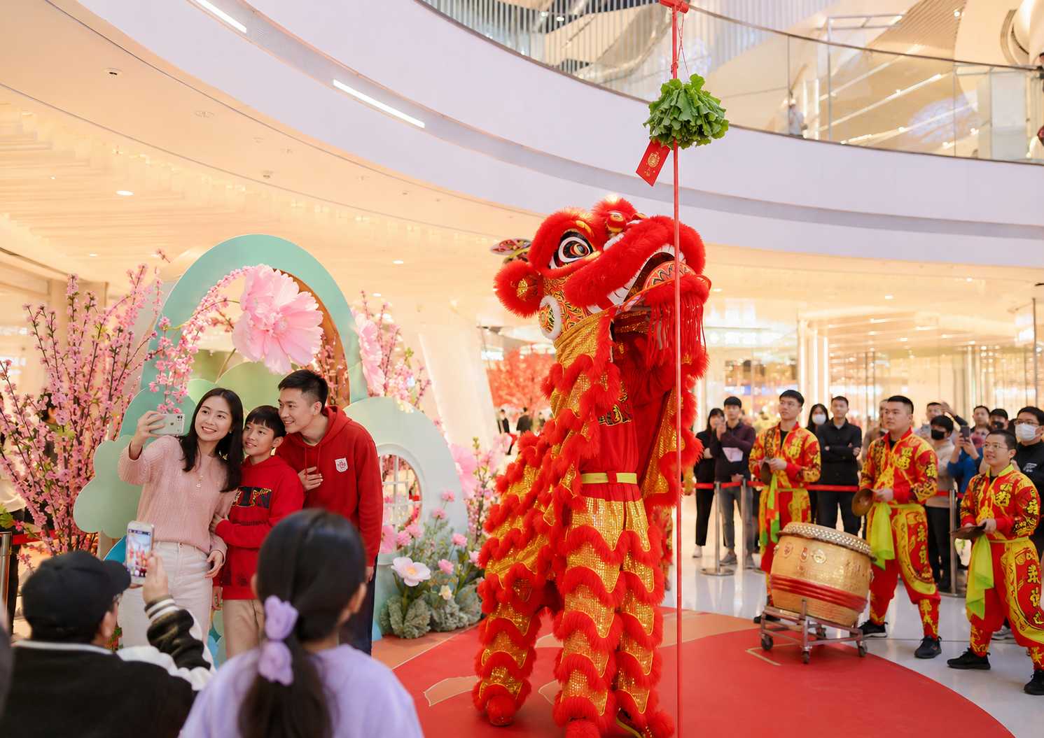 春季品牌快闪舞狮3种互动玩法：拍照/采青/打卡设计